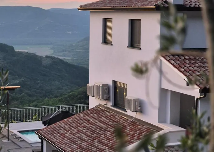 Domus In Monte Semesterbostad Kaldir
