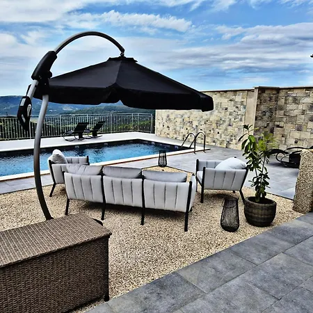 Domus In Monte Feriehus